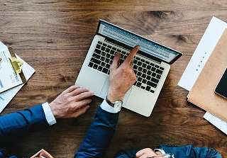 Aktionäre Sunstar Hotels | Photo by rawpixel on Unsplash