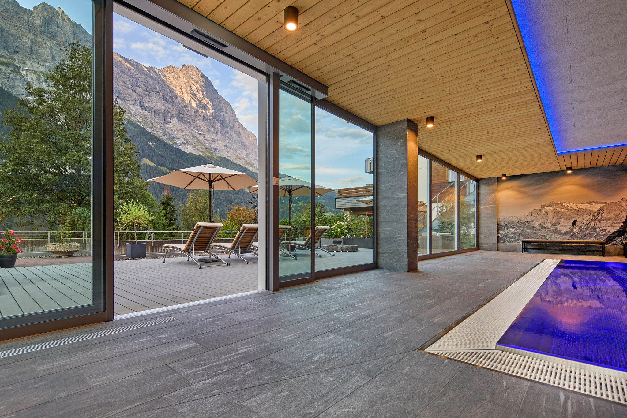 Piscine et terrasse – Sunstar Hotel Grindelwald